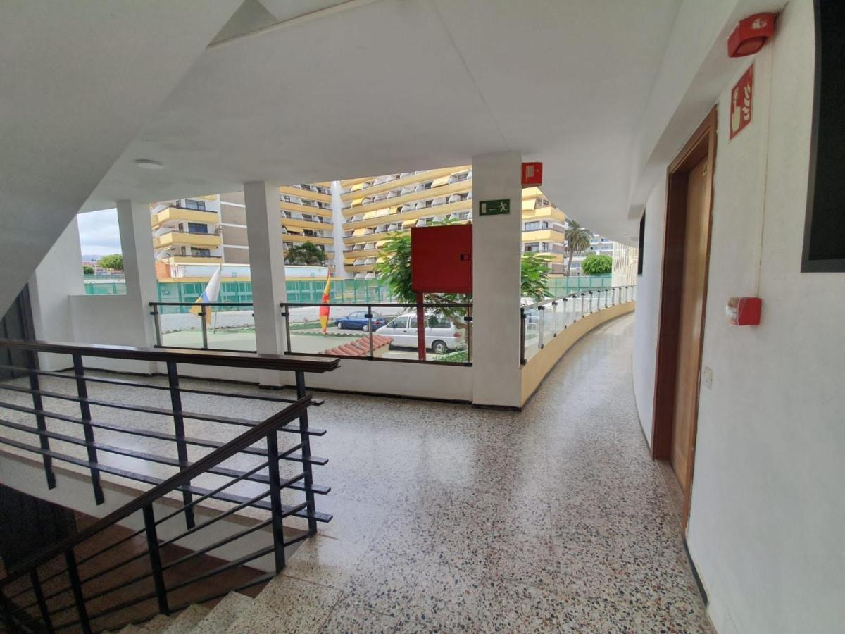 Ocean Front Cozy 2 Bedroom, 3 Beds Spacious- Netflix, Pool, Beach Lift & Fast Wifi Playa del Ingles  Exterior photo