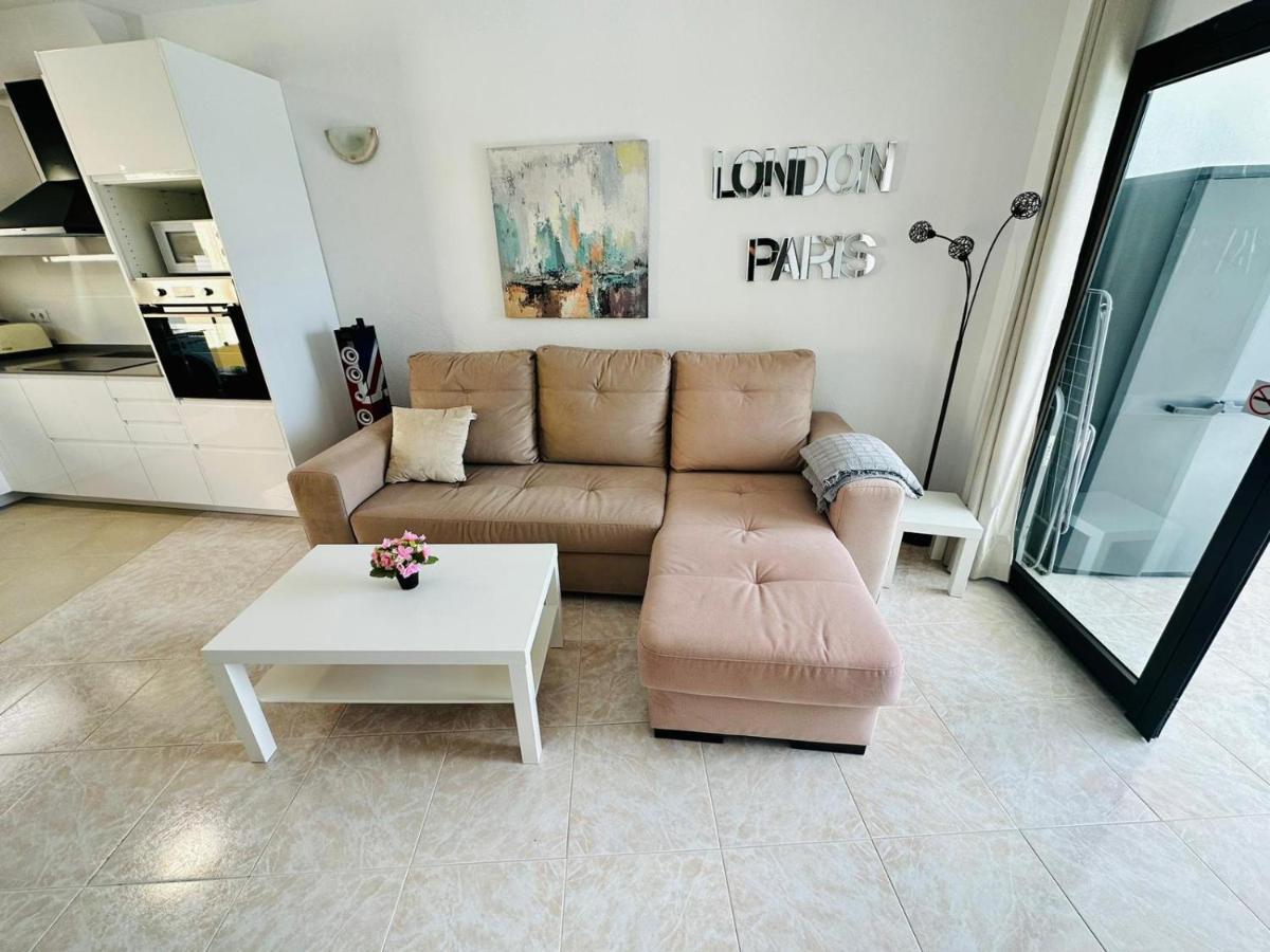 Ocean Front Cozy 2 Bedroom, 3 Beds Spacious- Netflix, Pool, Beach Lift & Fast Wifi Playa del Ingles  Exterior photo